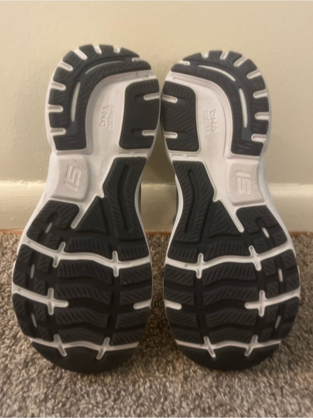 Brooks Ghost 15 Running Shoe - Light Gray w/ Black and White - Picture 7 of 9